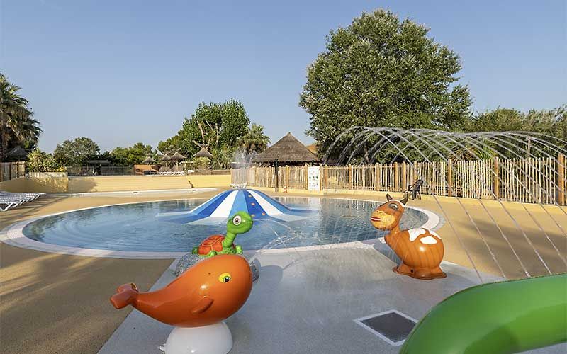 jeux d'eau pour enfant au camping meze en herault