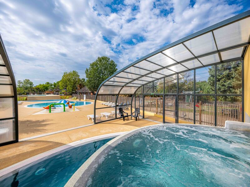 Piscine couverte près de Sète